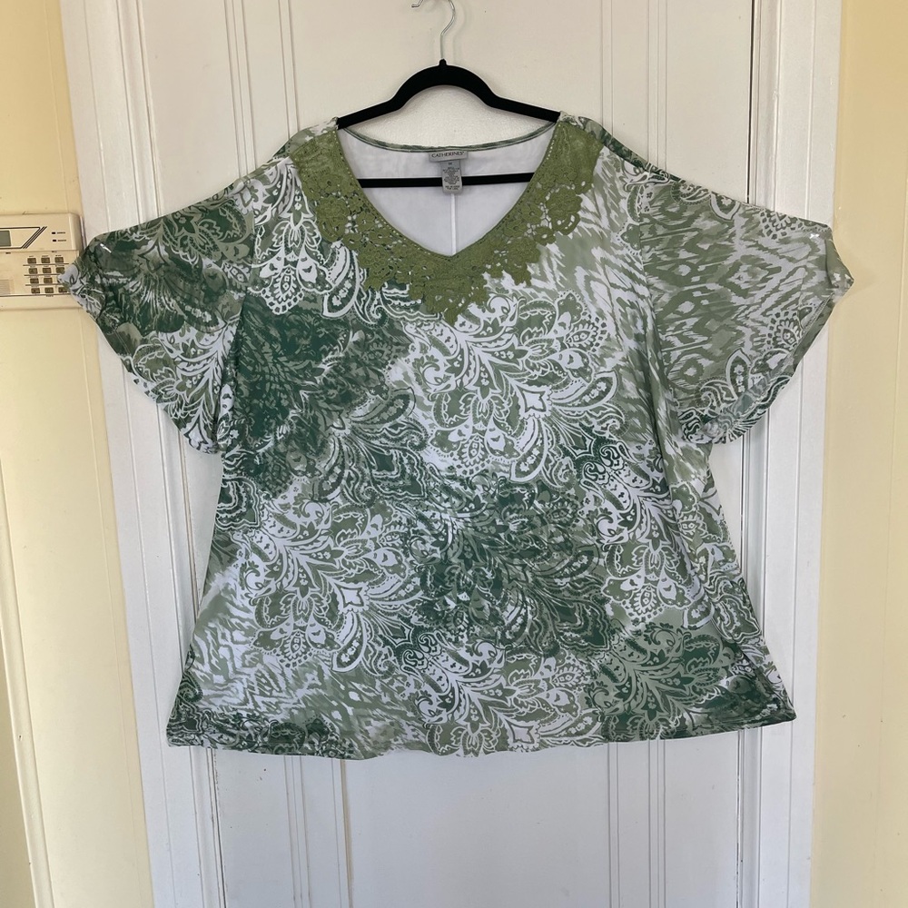 Catherines size 5x green and white tunic with green embroidery detail in front